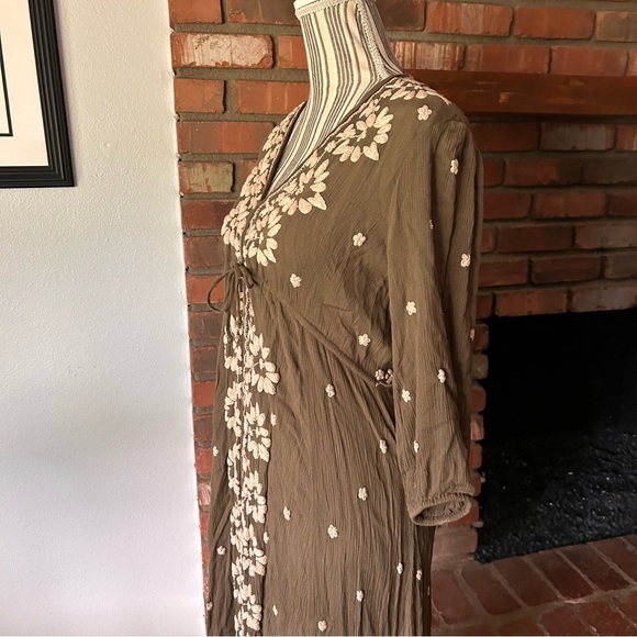 Free People Embroidered Fable Midi Dress in Olive Green Sz XS - mordernwear.com Free People Embroidered Fable Midi Dress in Olive Green Sz XS - mordernwear.com